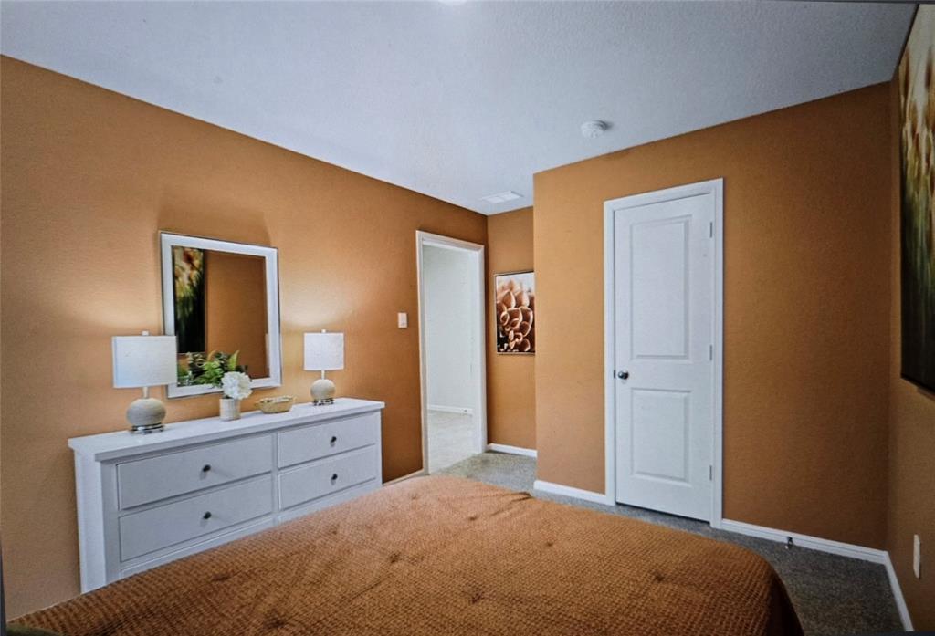 1517 Central Park Drive Property Photo 5