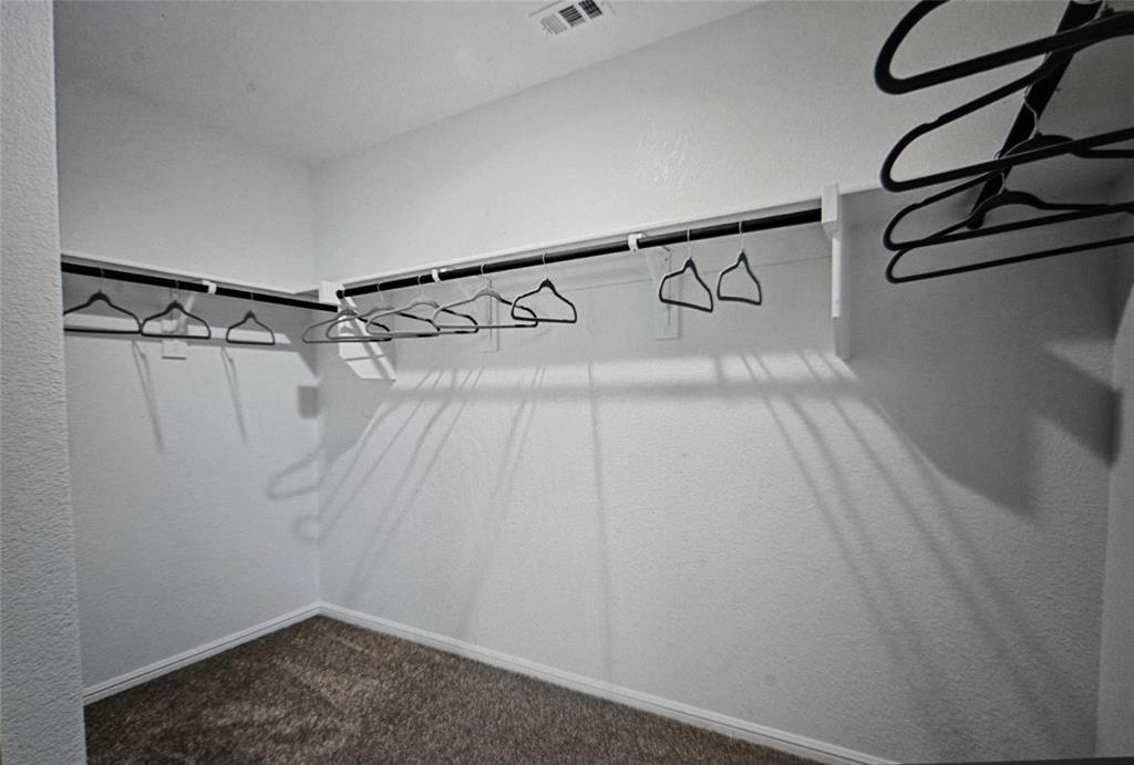 1517 Central Park Drive Property Photo 8