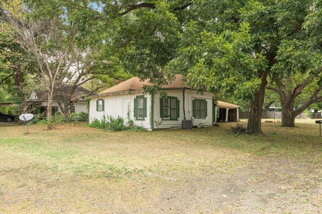 212 W 3rd Street Property Photo 1