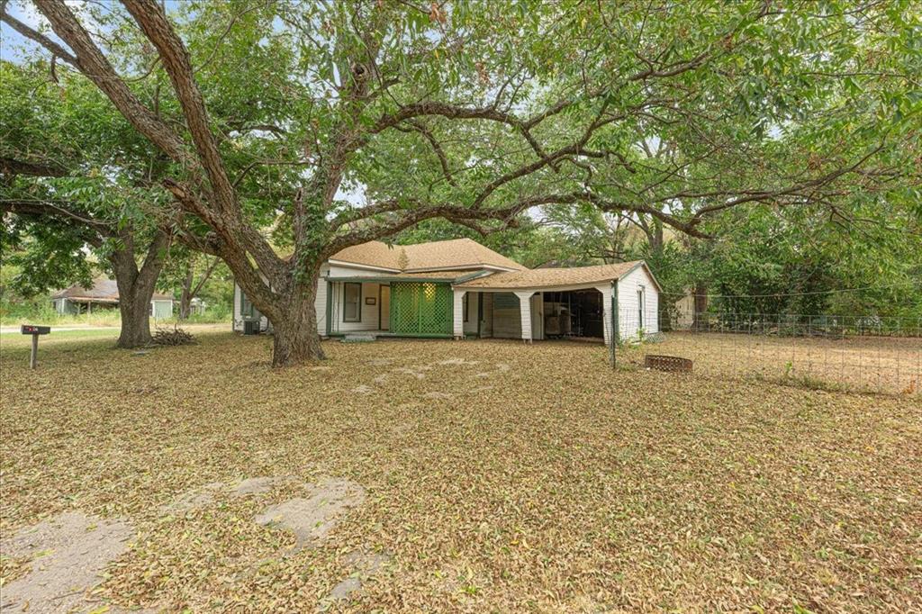 212 W 3rd Street Property Photo 2
