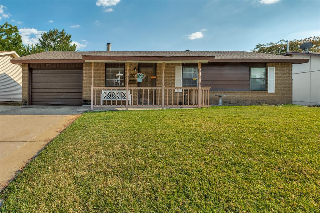 1102 Springwood Drive Property Photo 1