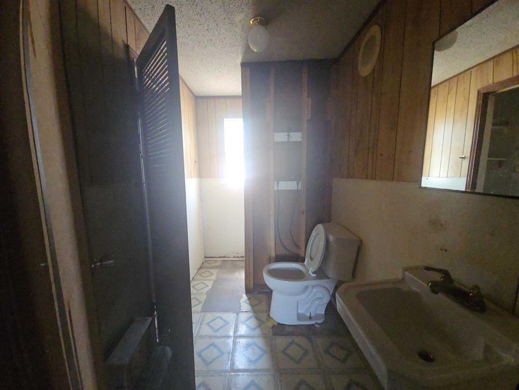 307 E Weaver Avenue Property Photo 3