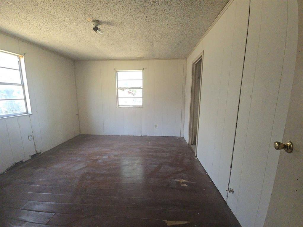 307 E Weaver Avenue Property Photo 8