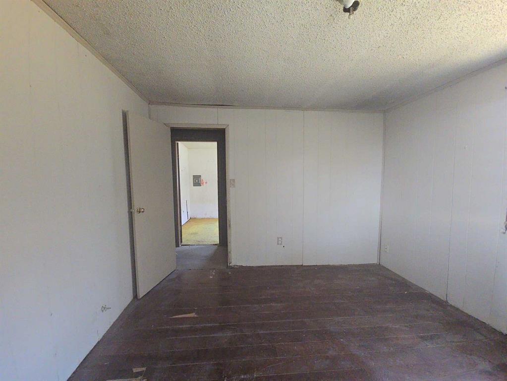 307 E Weaver Avenue Property Photo 9