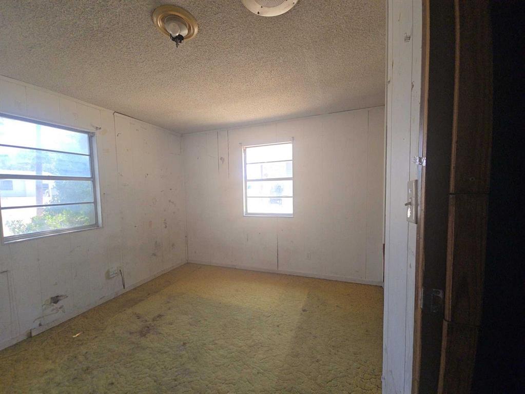 307 E Weaver Avenue Property Photo 12