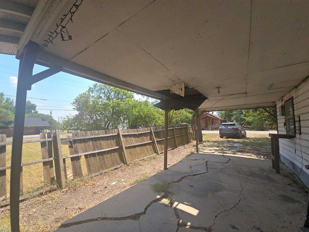 307 E Weaver Avenue Property Photo 13