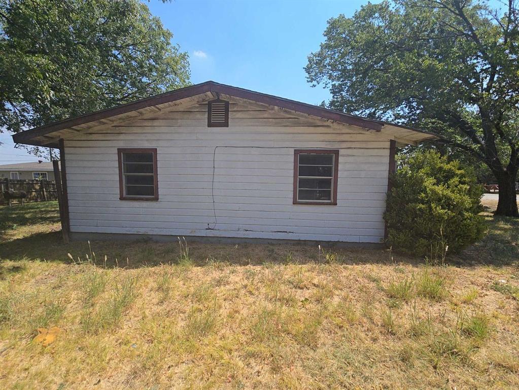 307 E Weaver Avenue Property Photo 25