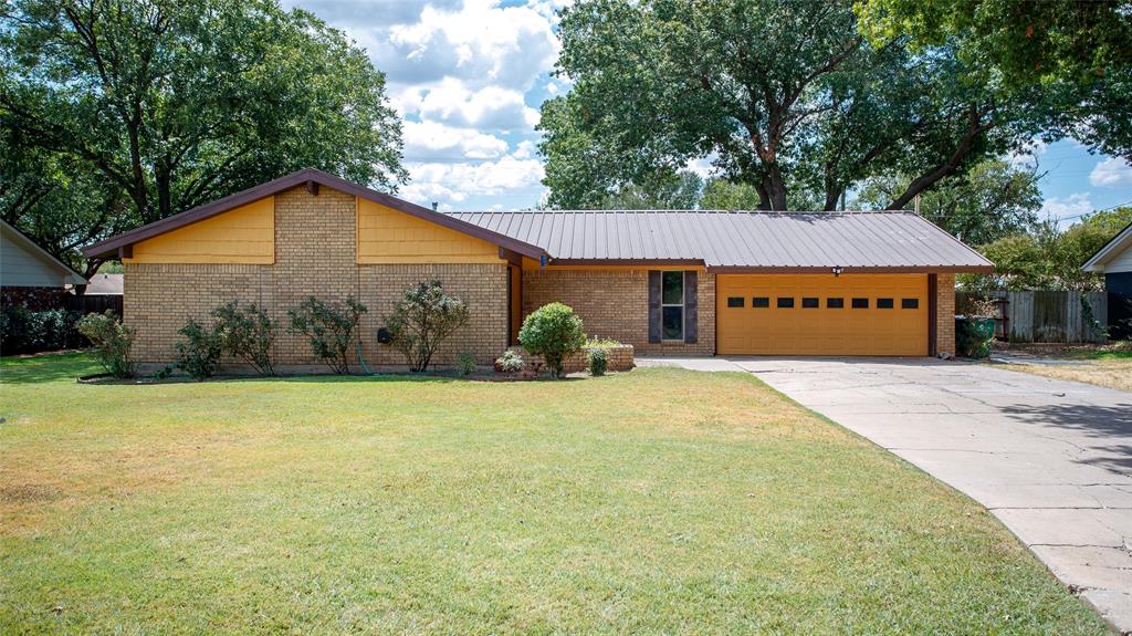1009 W Edwards Property Photo 1