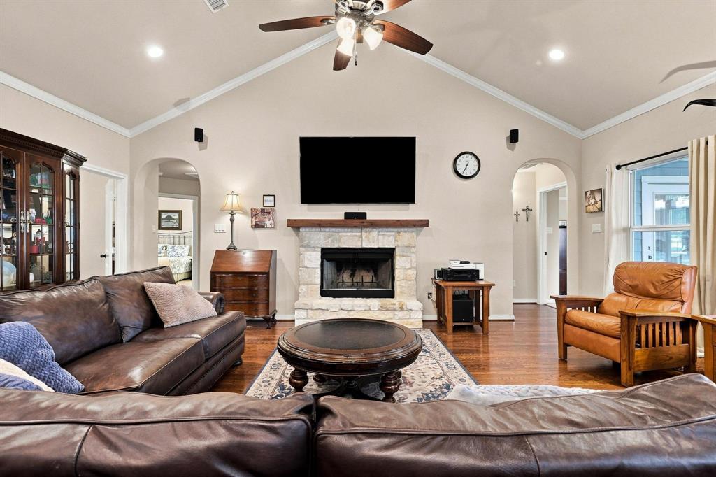 10381 Fm 512 Property Photo 10