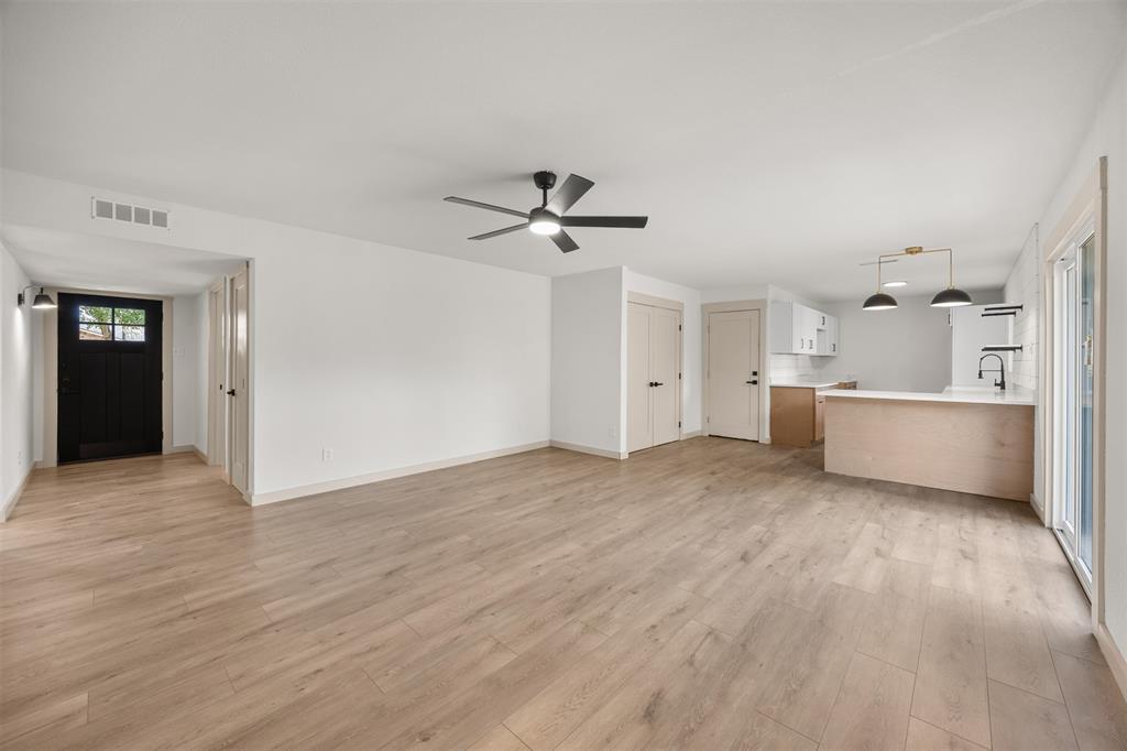 2304 Yorktown Drive Property Photo 2