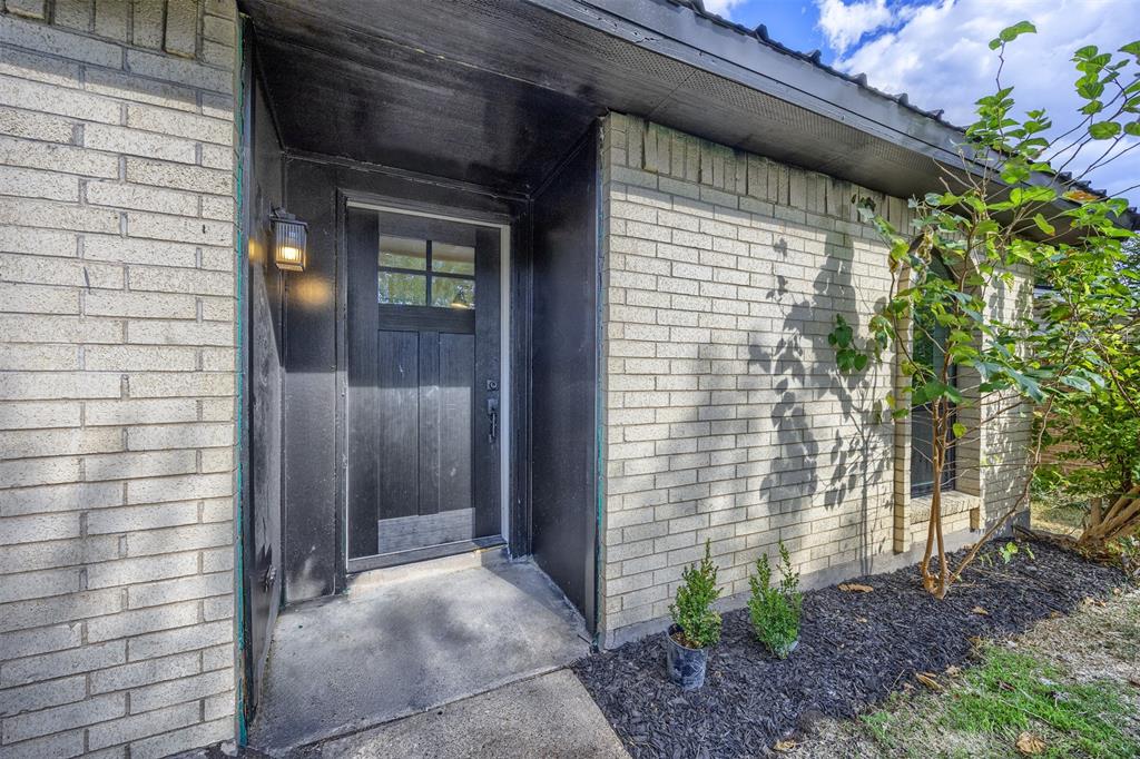 2304 Yorktown Drive Property Photo 4
