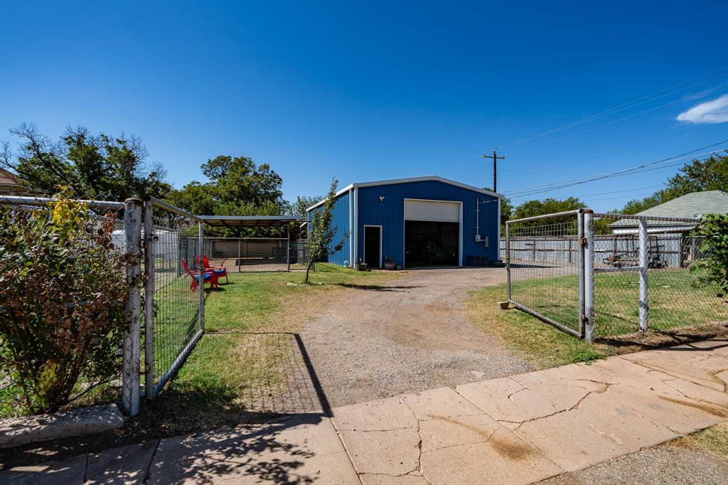 502 S Orient Street Property Photo 4
