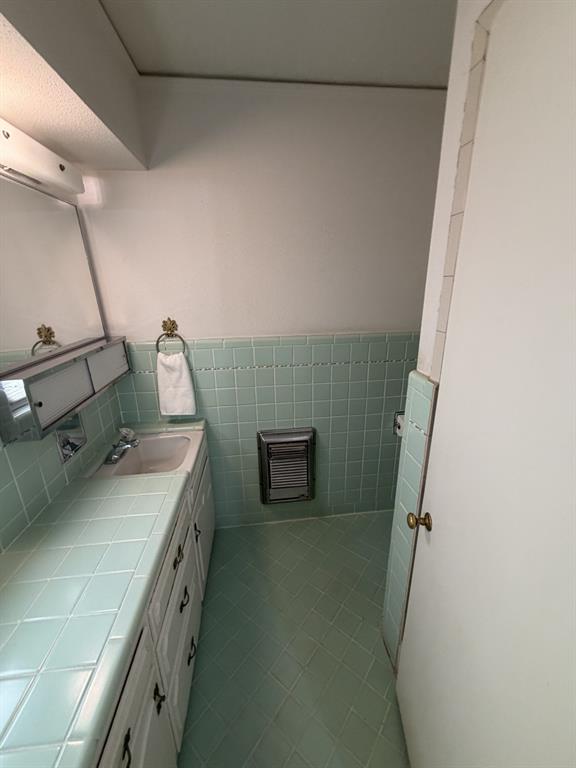 1329 E Union Bower Road Property Photo 8