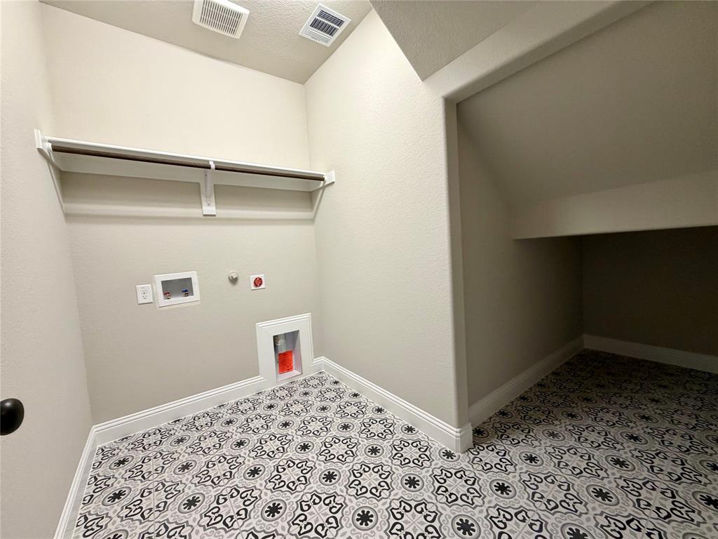 465 Aldred Street Property Photo 32