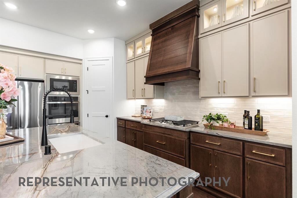 2020 Acoma Way Property Photo 8