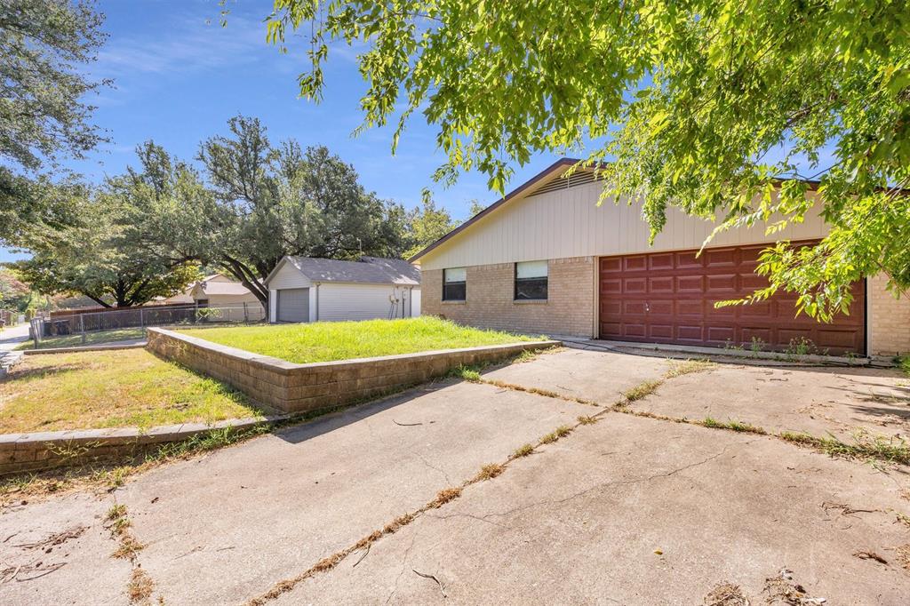 3005 Lemmontree Lane Property Photo 6