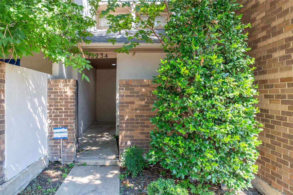 13234 Woodbend Lane Property Photo 3