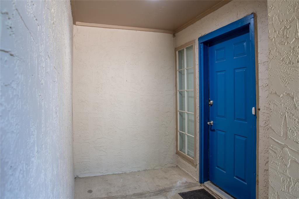13234 Woodbend Lane Property Photo 4