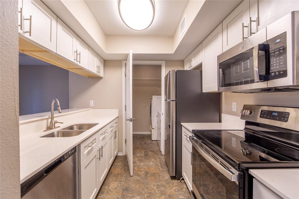 13234 Woodbend Lane Property Photo 10