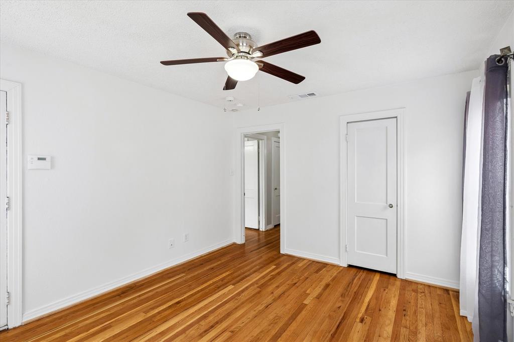 4708 Calmont Avenue Property Photo 17
