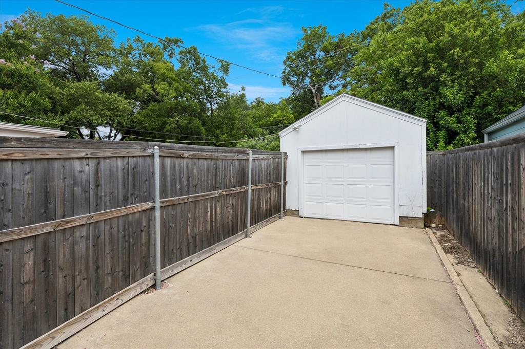 4708 Calmont Avenue Property Photo 24