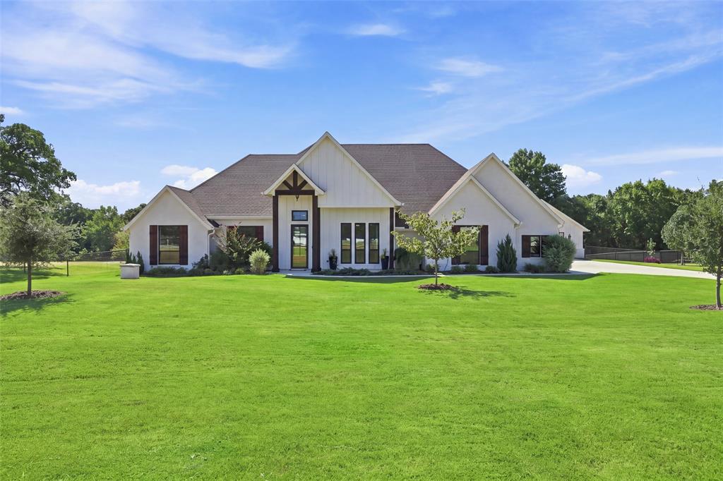 1072 Paradise Parkway Property Photo 1