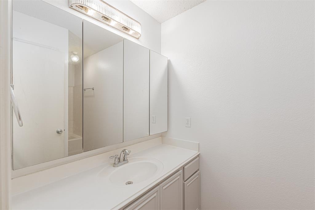 1403 E Brown Street Property Photo 12