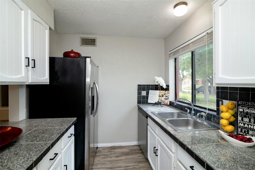 2937 Carnaby Lane Property Photo 7