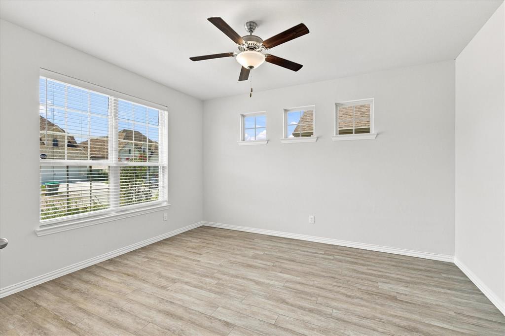 1005 Rosebay Drive Property Photo 3