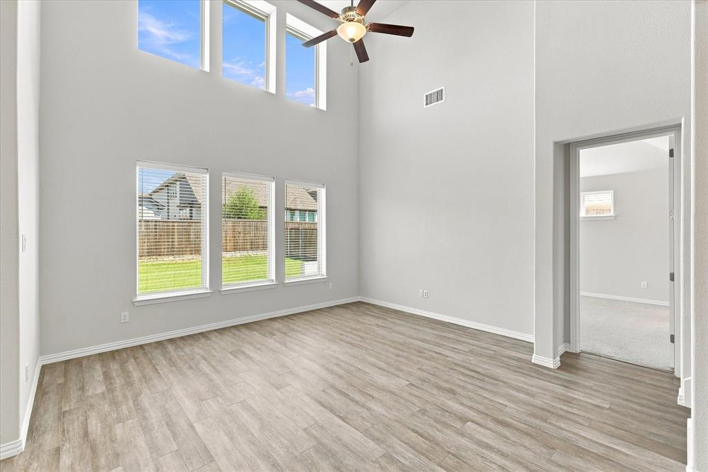 1005 Rosebay Drive Property Photo 4