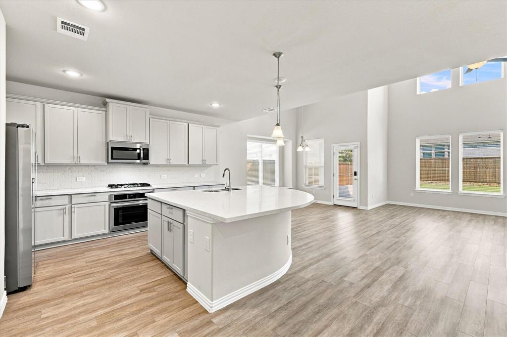 1005 Rosebay Drive Property Photo 8