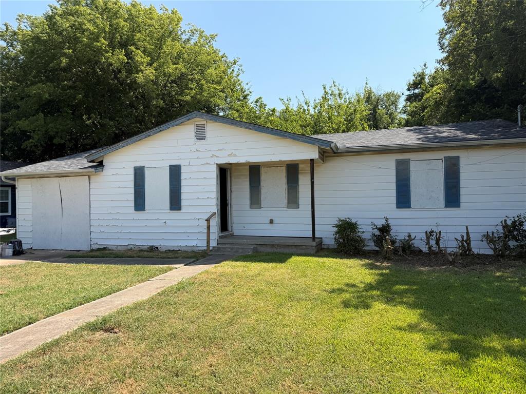 1305 N Brents Avenue Property Photo 1