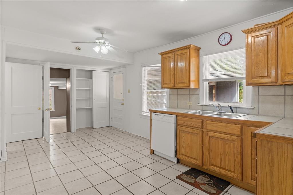 909 N Naid Street Property Photo 15