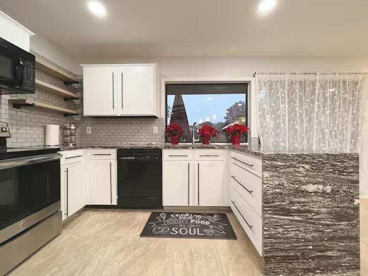 1914 E Spring Valley Property Photo 2
