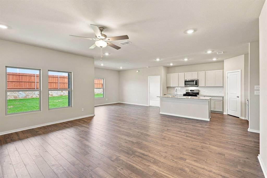 3122 Stroup Way Property Photo 4