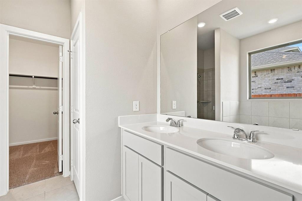 3122 Stroup Way Property Photo 8