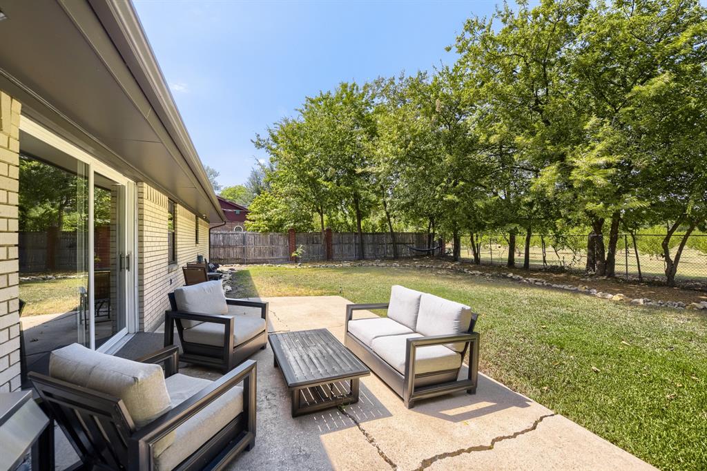 1300 Greenbriar Street Property Photo 19