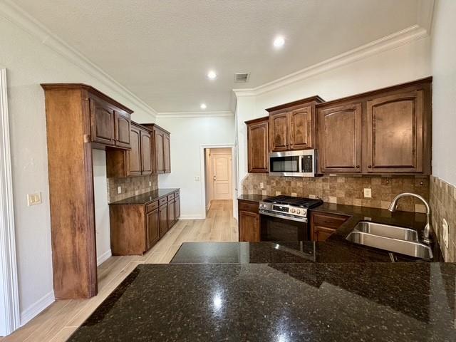 3903 Le Brooke Lane Property Photo 7