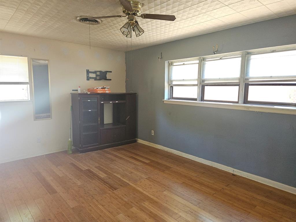 1473 Meadowbrook Drive Property Photo 8