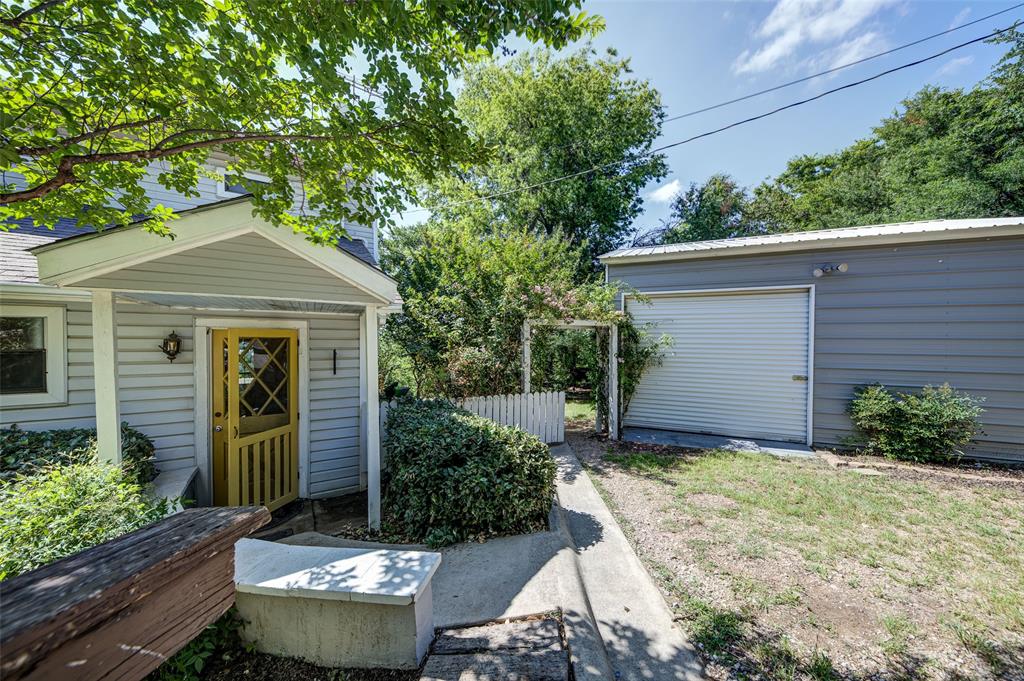 402 Aqua Way Property Photo 3
