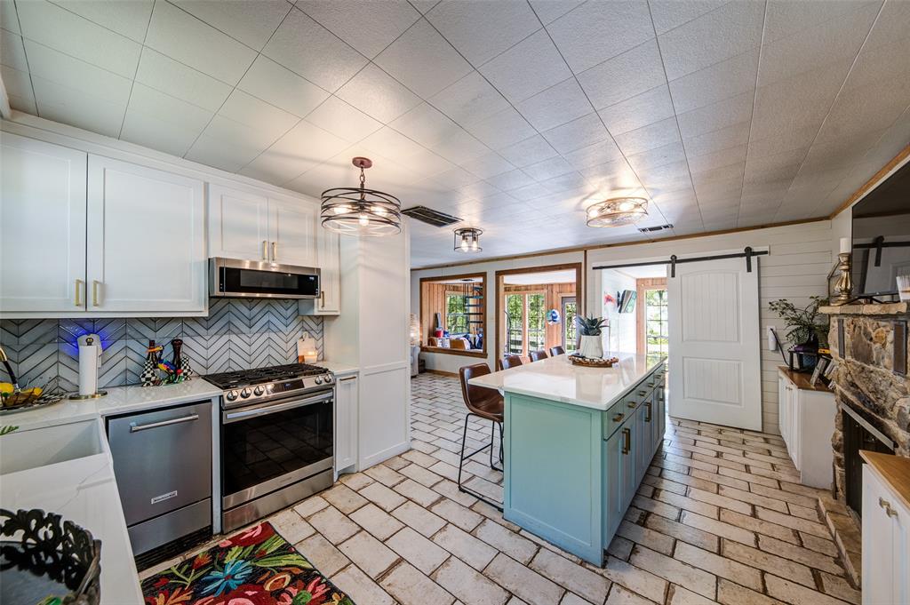 402 Aqua Way Property Photo 8
