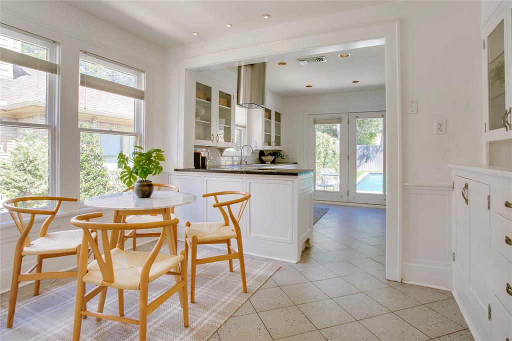 1038 N Edgefield Avenue Property Photo 16
