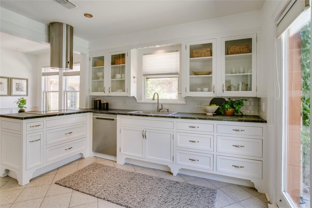 1038 N Edgefield Avenue Property Photo 20