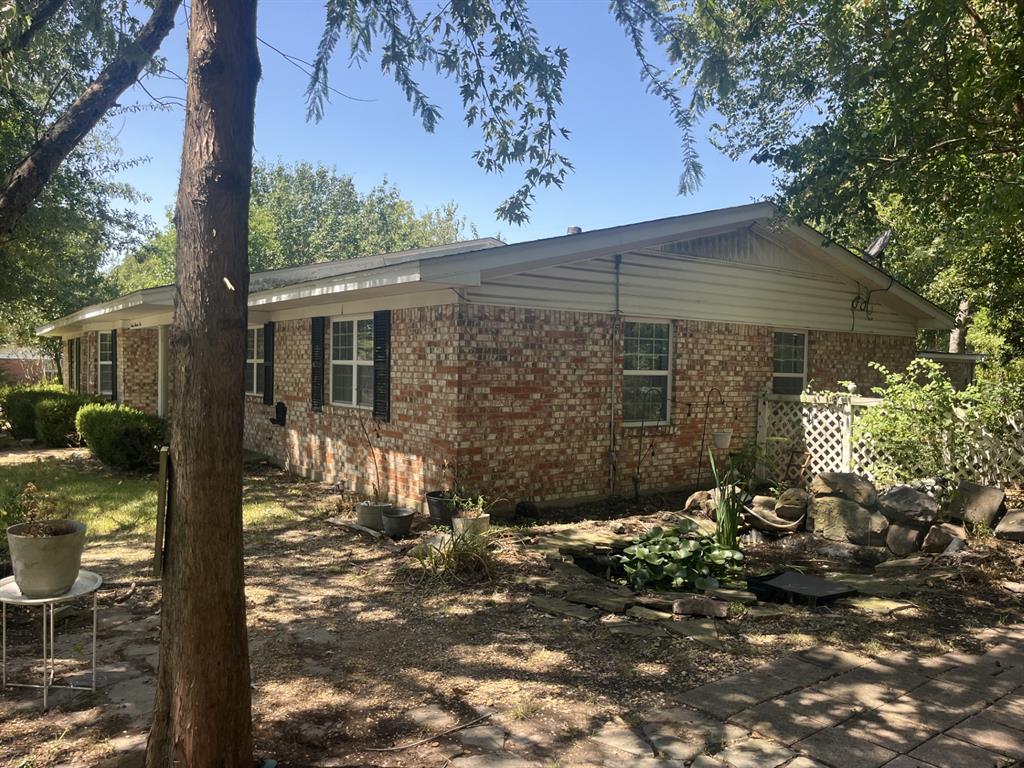 705 4th Property Photo 2