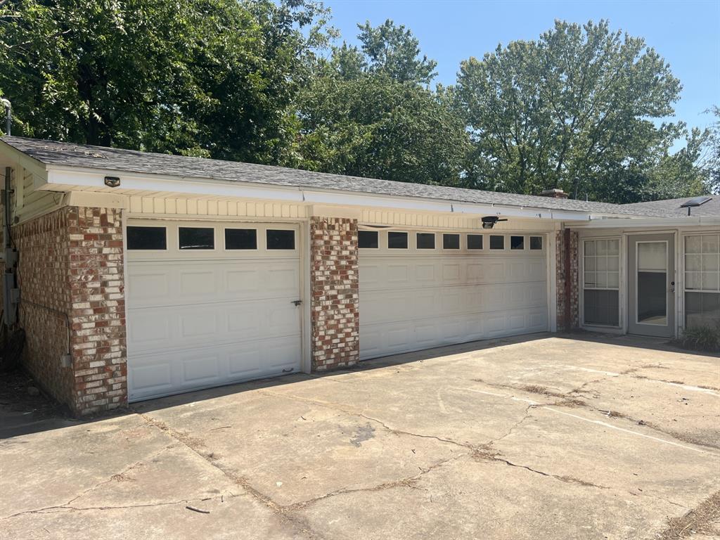 705 4th Property Photo 3