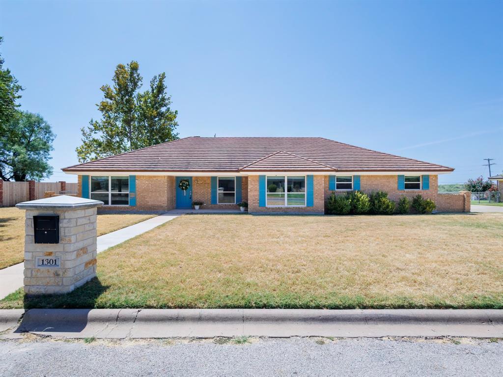 1301 Hillcrest Street Property Photo 1