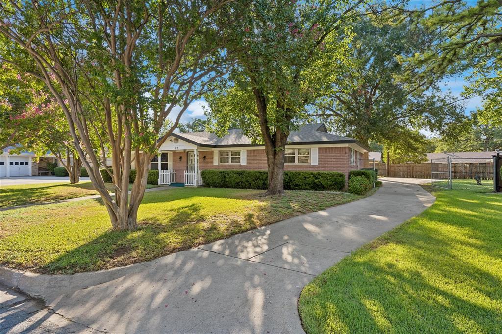512 Brown Trail Court Property Photo 3