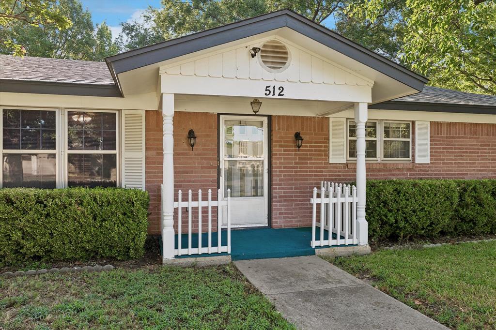 512 Brown Trail Court Property Photo 4
