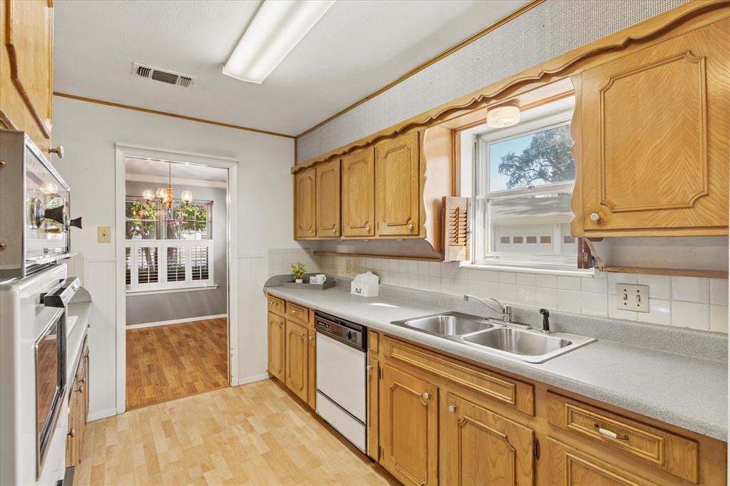 512 Brown Trail Court Property Photo 18