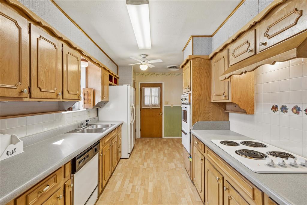 512 Brown Trail Court Property Photo 19